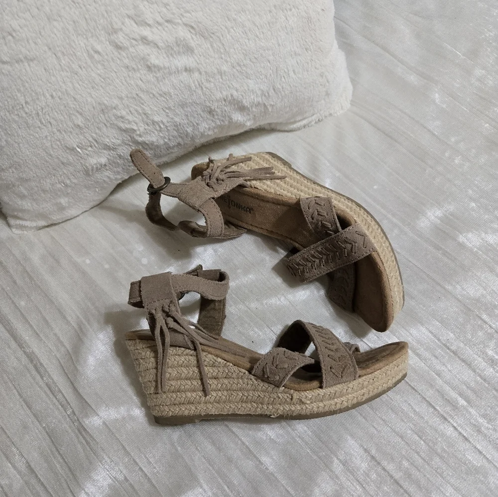 Women's Tan Sandals By Minitonka Size 8 Worn Once.
